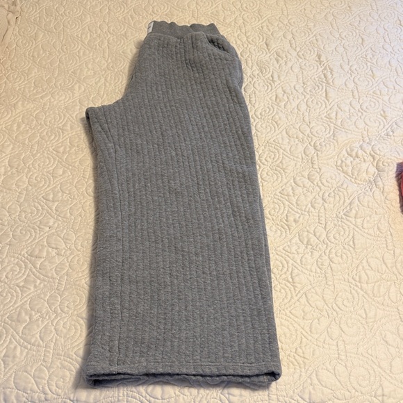 Aerie Gray Women's Pants - Picture 2 of 3